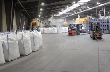 environments with big bags and trucks